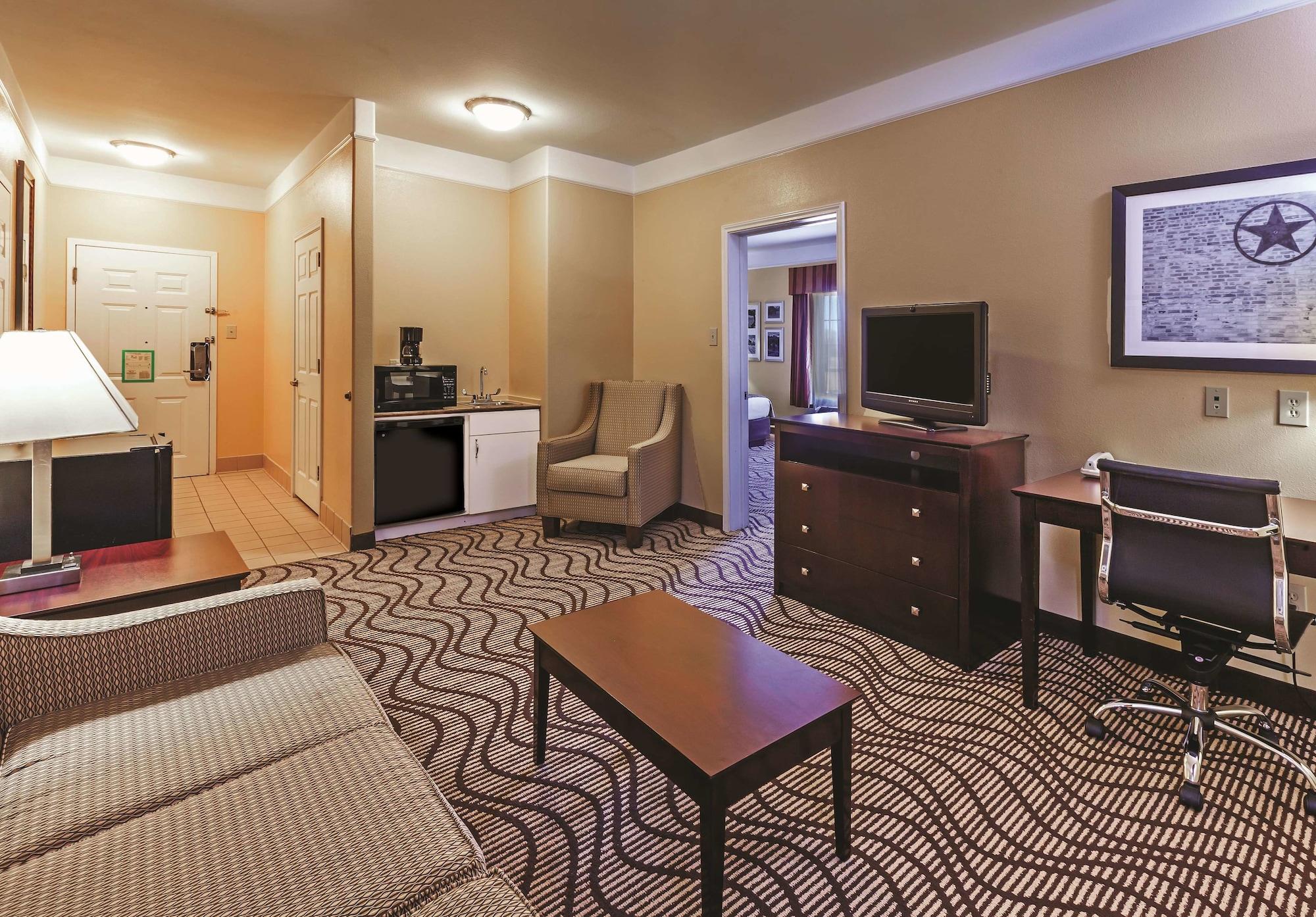 La Quinta By Wyndham Angleton Otel Dış mekan fotoğraf