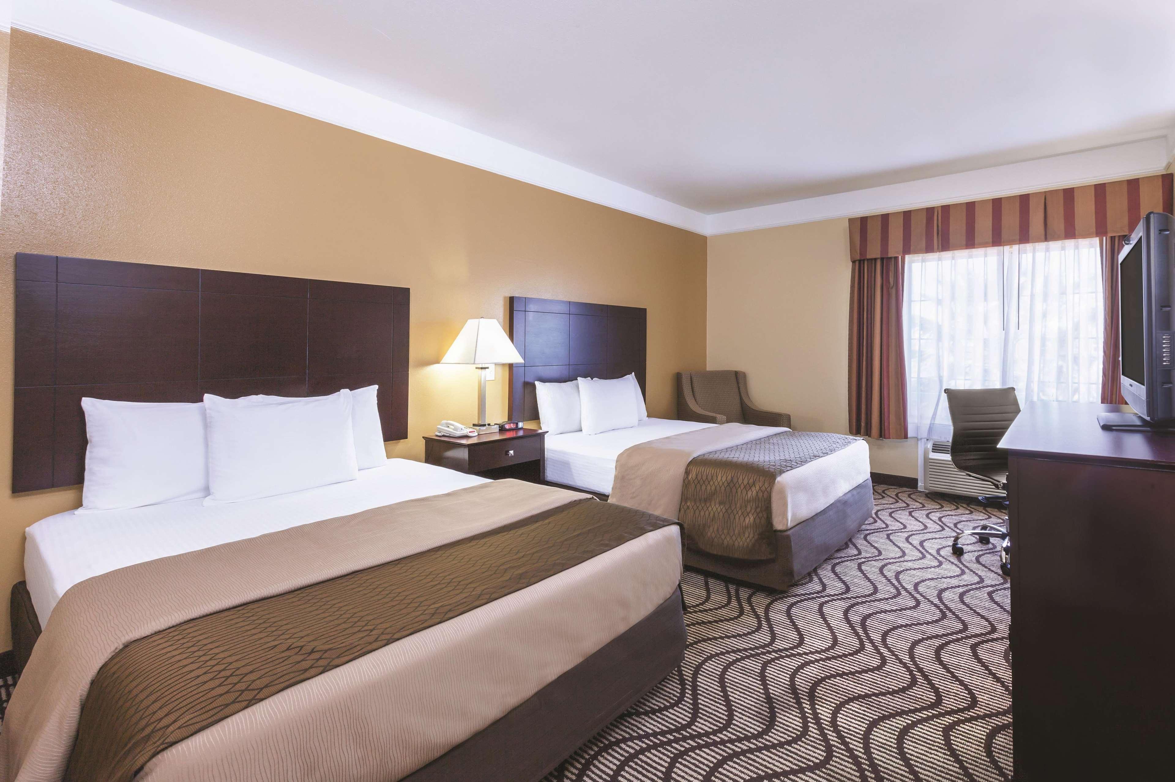 La Quinta By Wyndham Angleton Otel Dış mekan fotoğraf