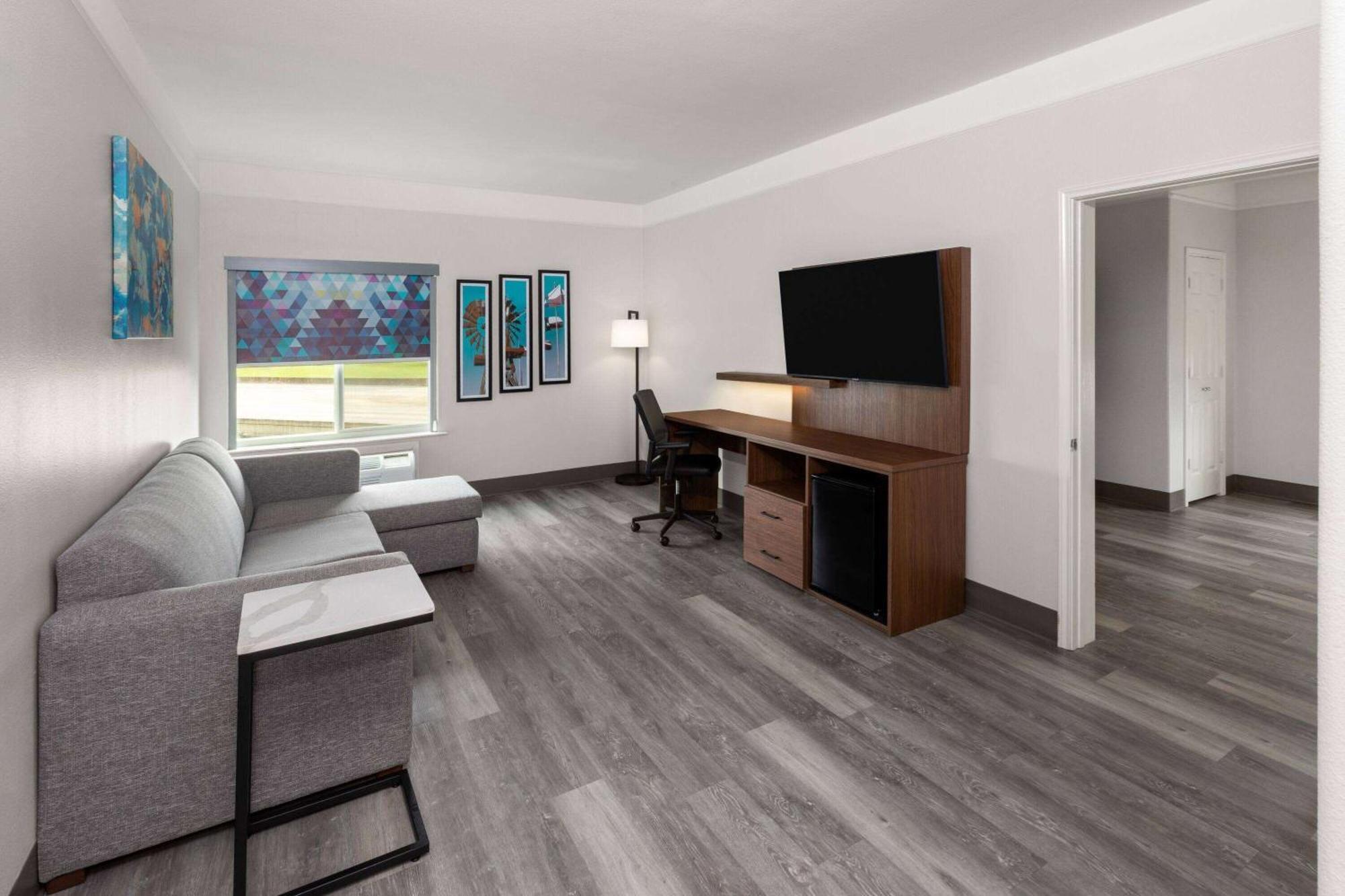 La Quinta By Wyndham Angleton Otel Dış mekan fotoğraf