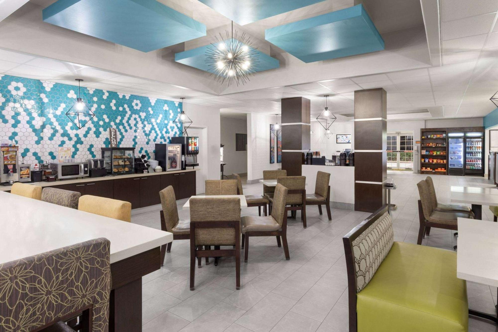 La Quinta By Wyndham Angleton Otel Dış mekan fotoğraf
