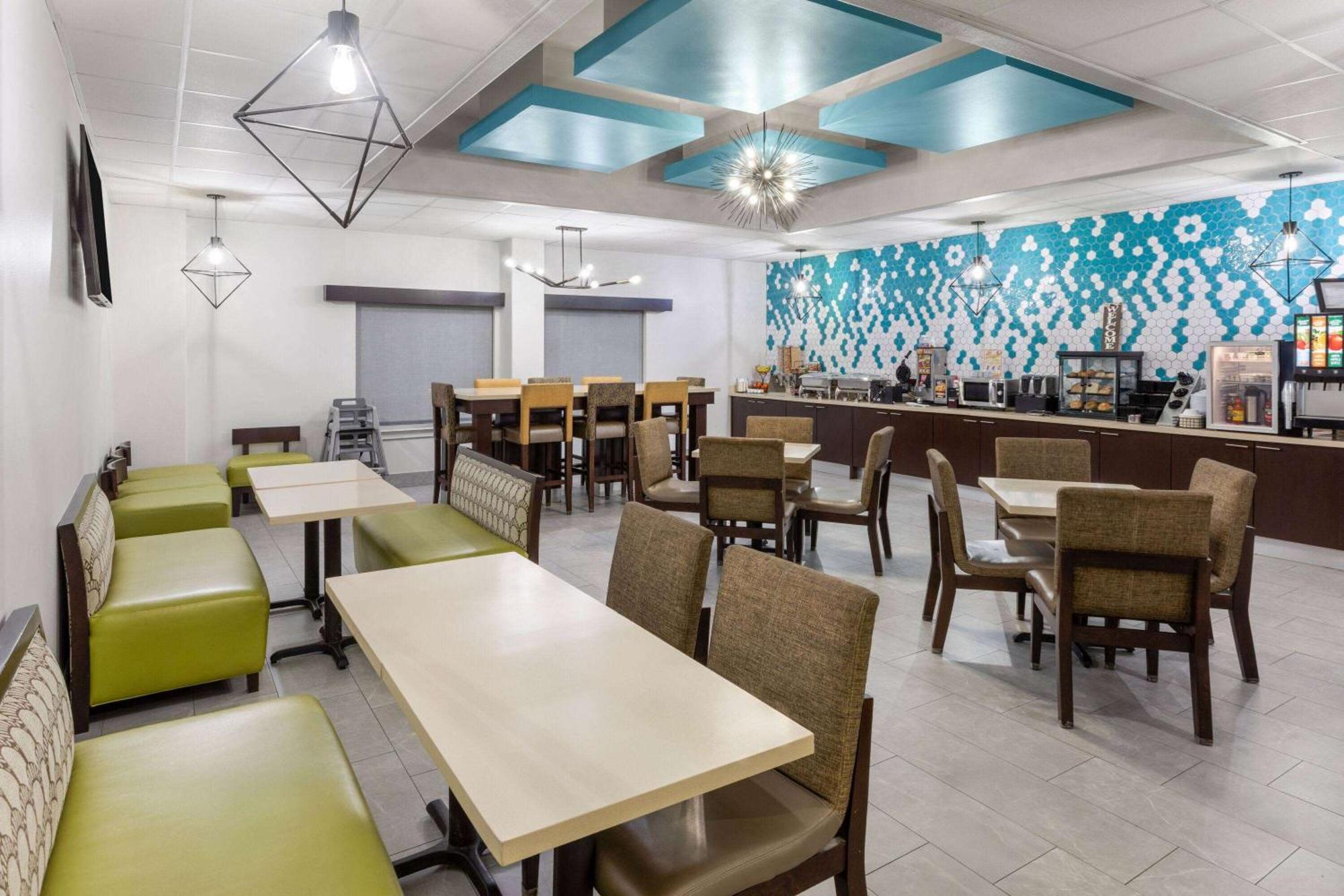 La Quinta By Wyndham Angleton Otel Dış mekan fotoğraf